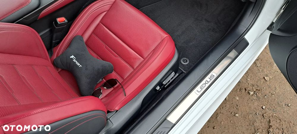 Lexus RC 200t / 300 F Sport - 23