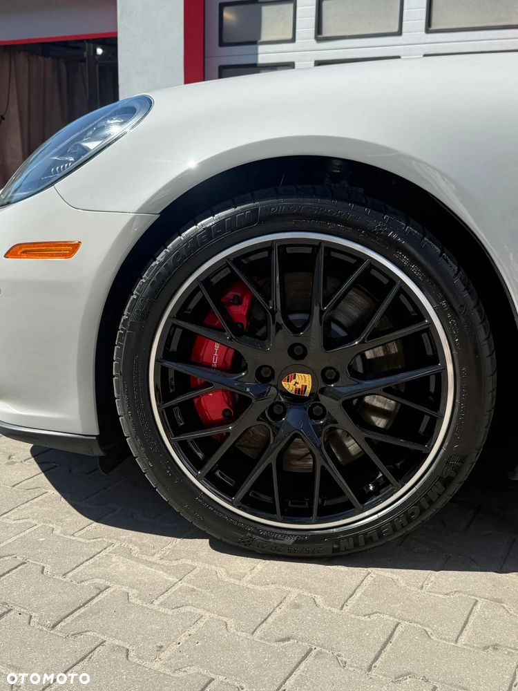 Porsche Panamera Turbo - 13