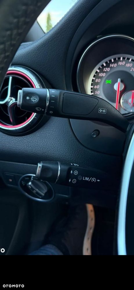 Mercedes-Benz CLA 200 7G-DCT AMG Line - 24