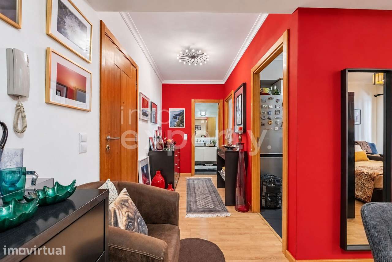 Apartamento T1 com Varanda, Garagem e Arrecadação | Junto ao Madeira S - Grande imagem: 2/32