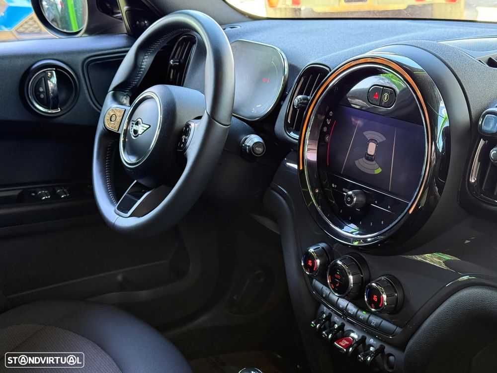 MINI Countryman Cooper D Premium Essential Auto - 24