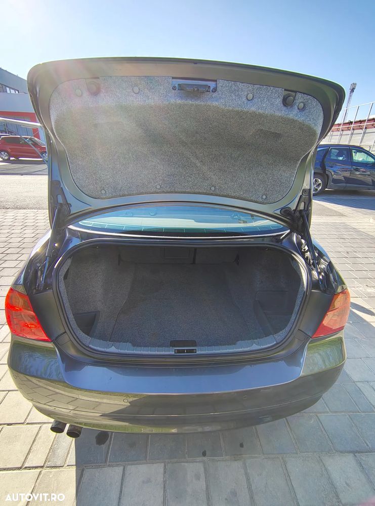 BMW Seria 3 325d - 25