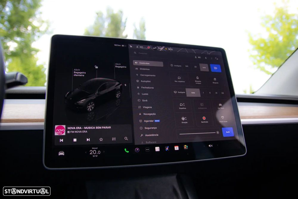 Tesla Model Y - 35