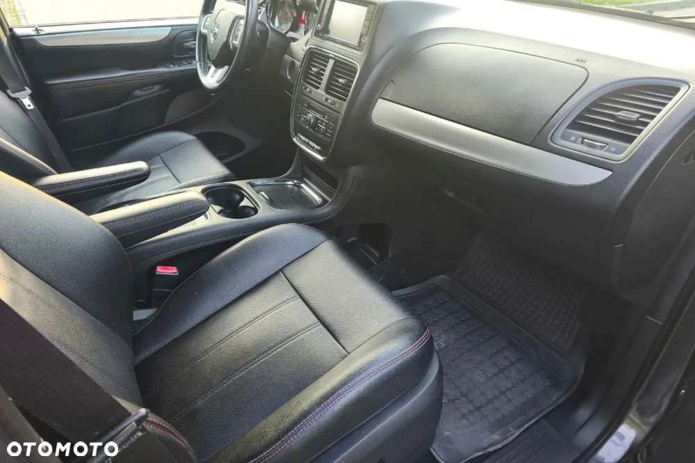Dodge Grand Caravan 3.6 R/T - 17
