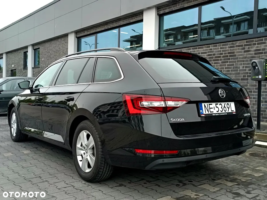 Skoda Superb 2.0 TDI Ambition DSG7 - 13