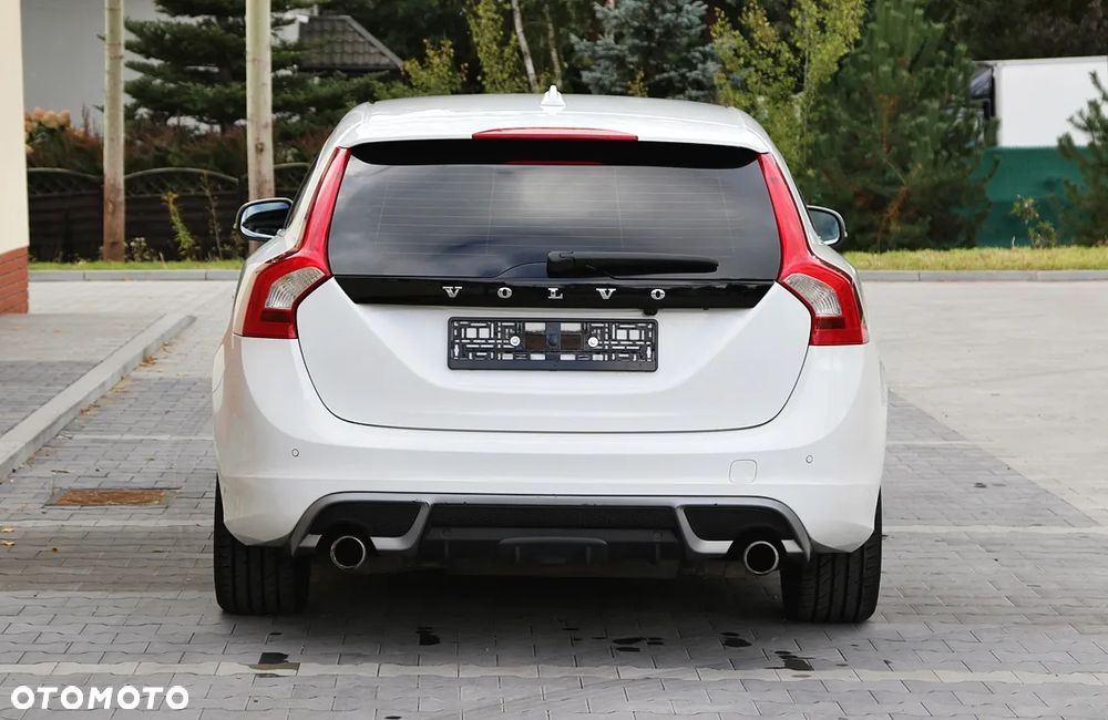 Volvo V60 2.0T R-Design - 10