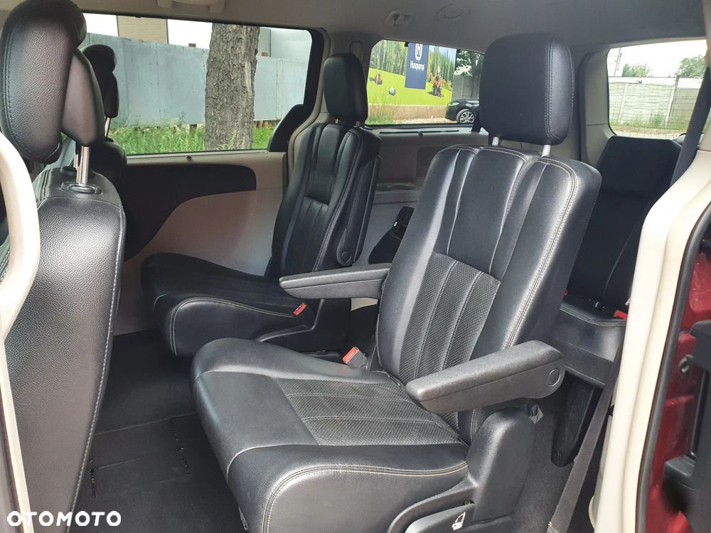 Chrysler Town & Country 3.6 Limited - 17
