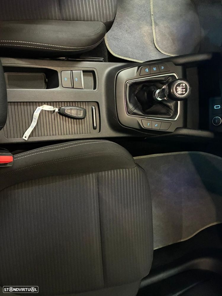 Ford Focus SW 1.5 TDCi EcoBlue Titanium - 24