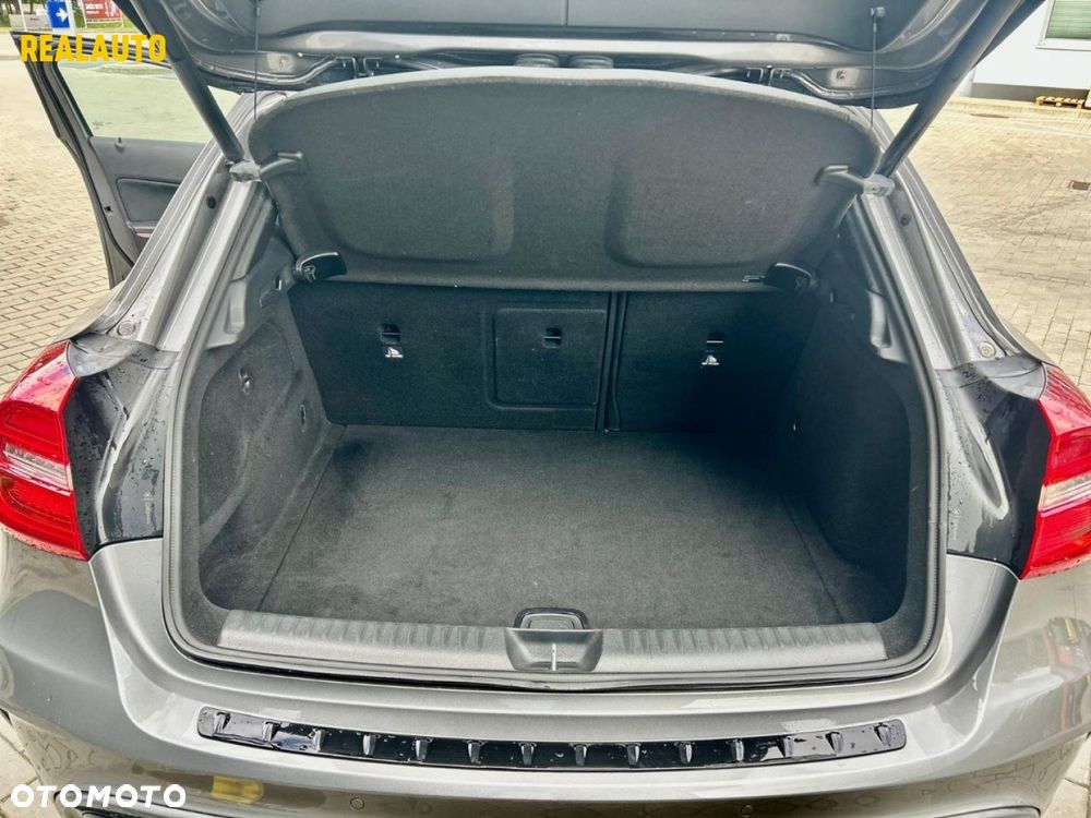 Mercedes-Benz GLA - 31