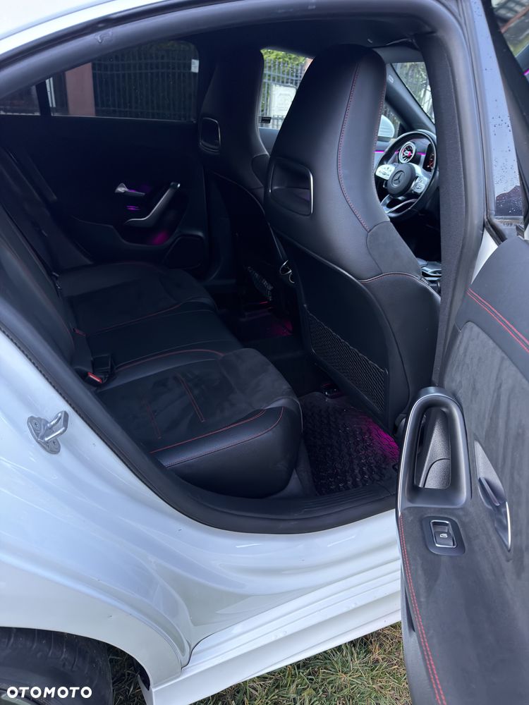 Mercedes-Benz CLA - 12