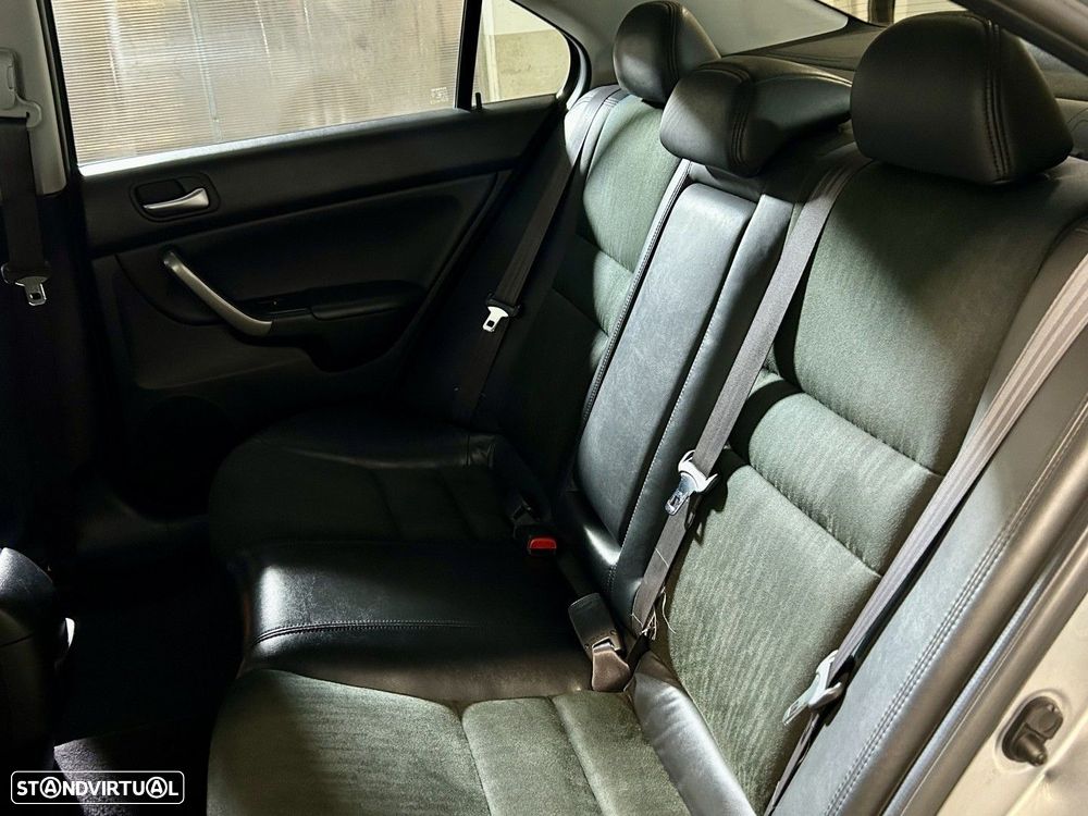 Honda Accord 2.0 Sport - 58