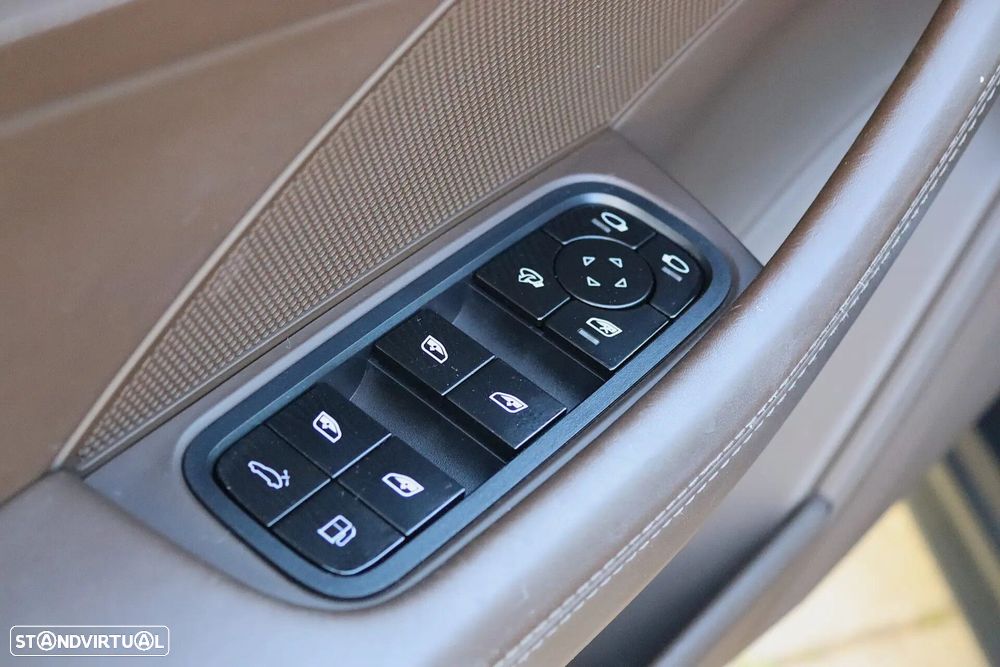 Porsche Panamera 4 E-Hybrid - 24