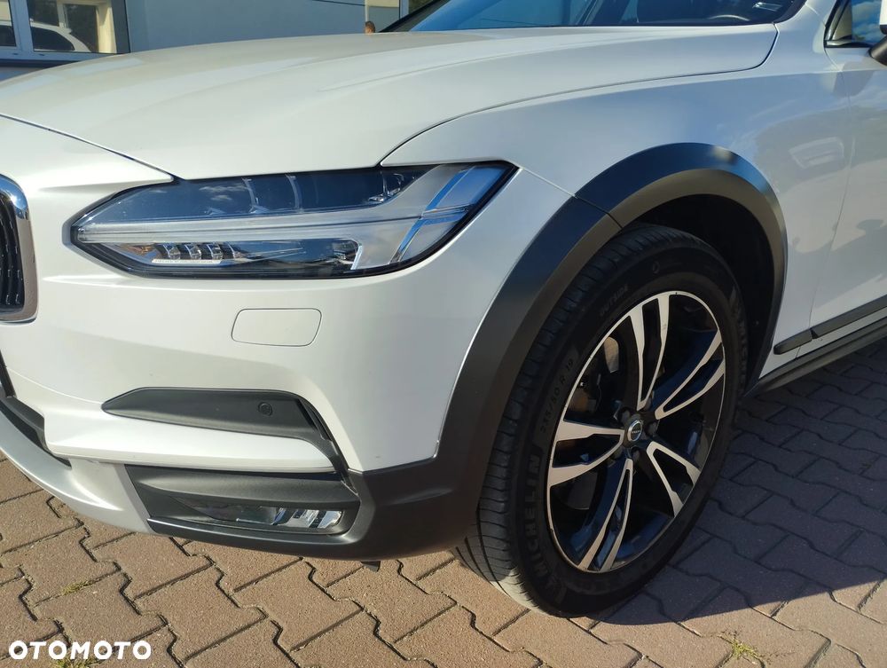 Volvo V90 Cross Country - 33