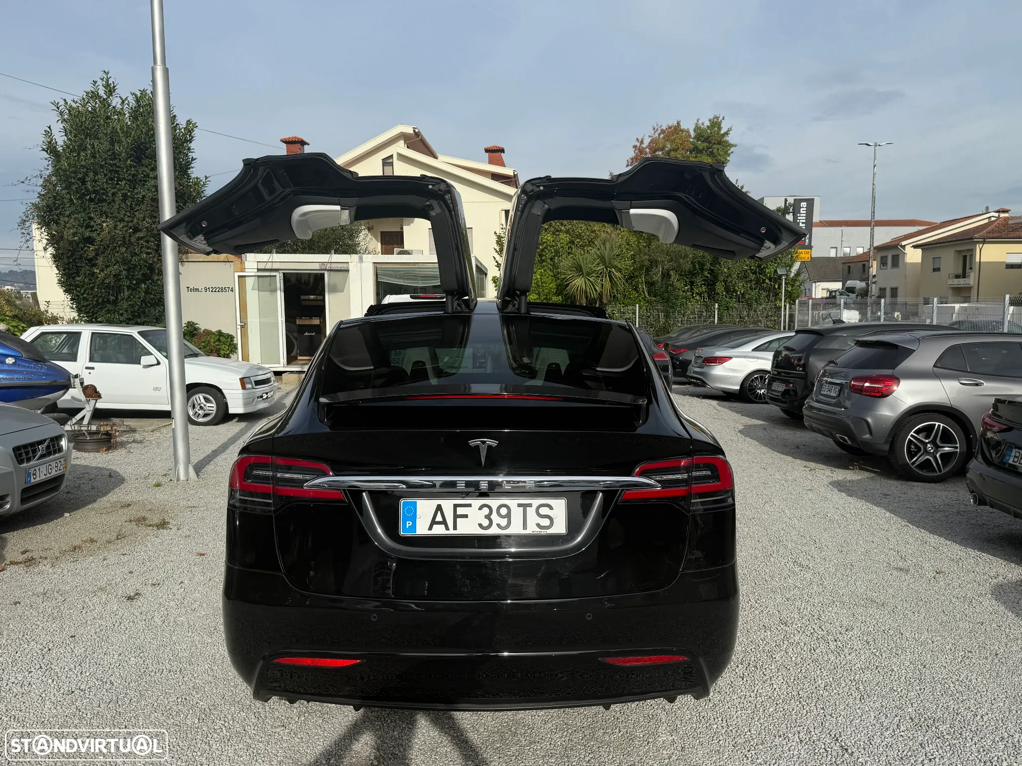 Tesla Model X - 8