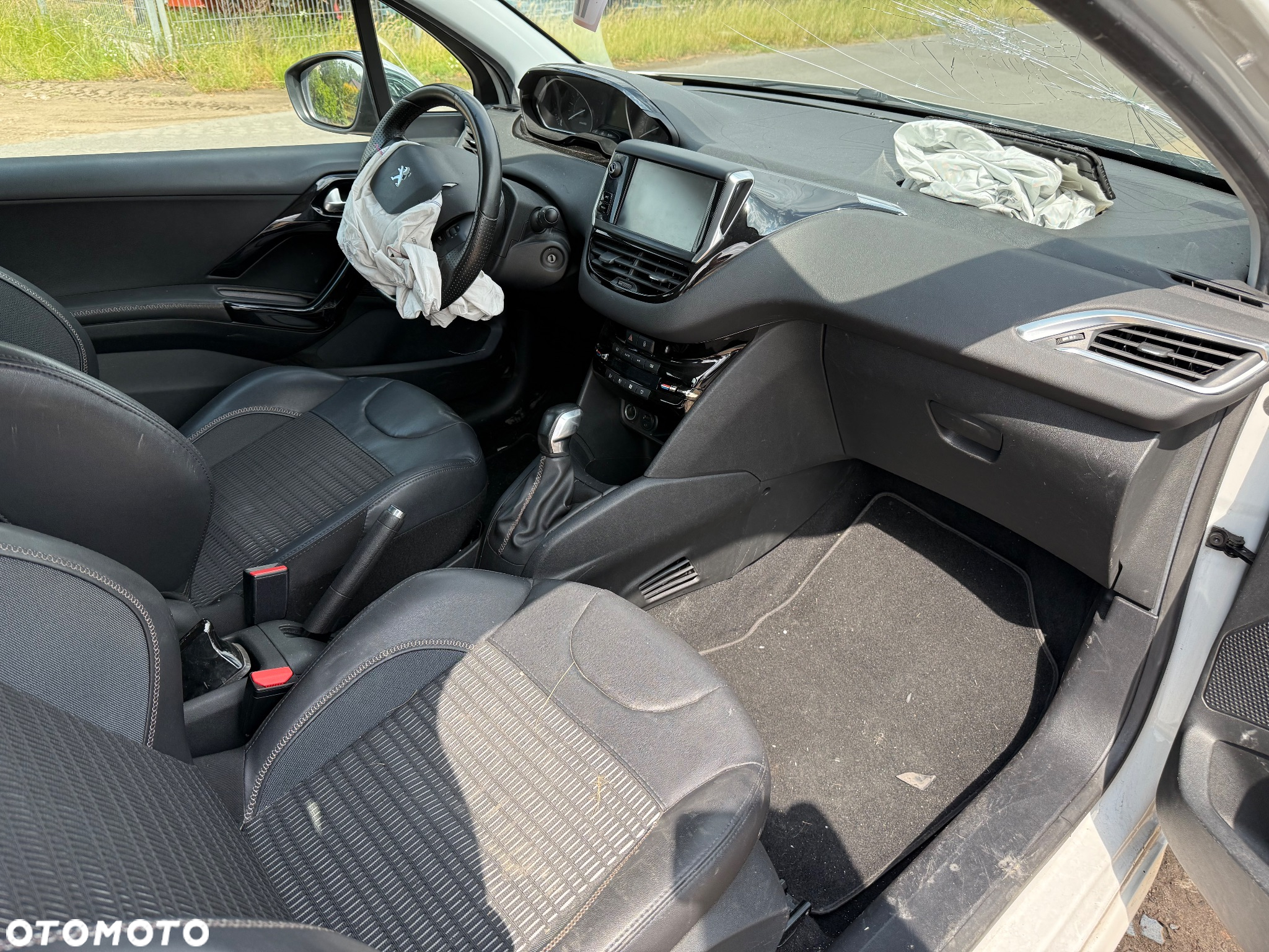 Peugeot 208 e-HDi 92 Stop&Start Allure - 11