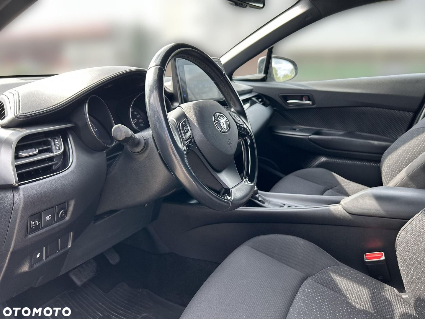 Toyota C-HR - 13