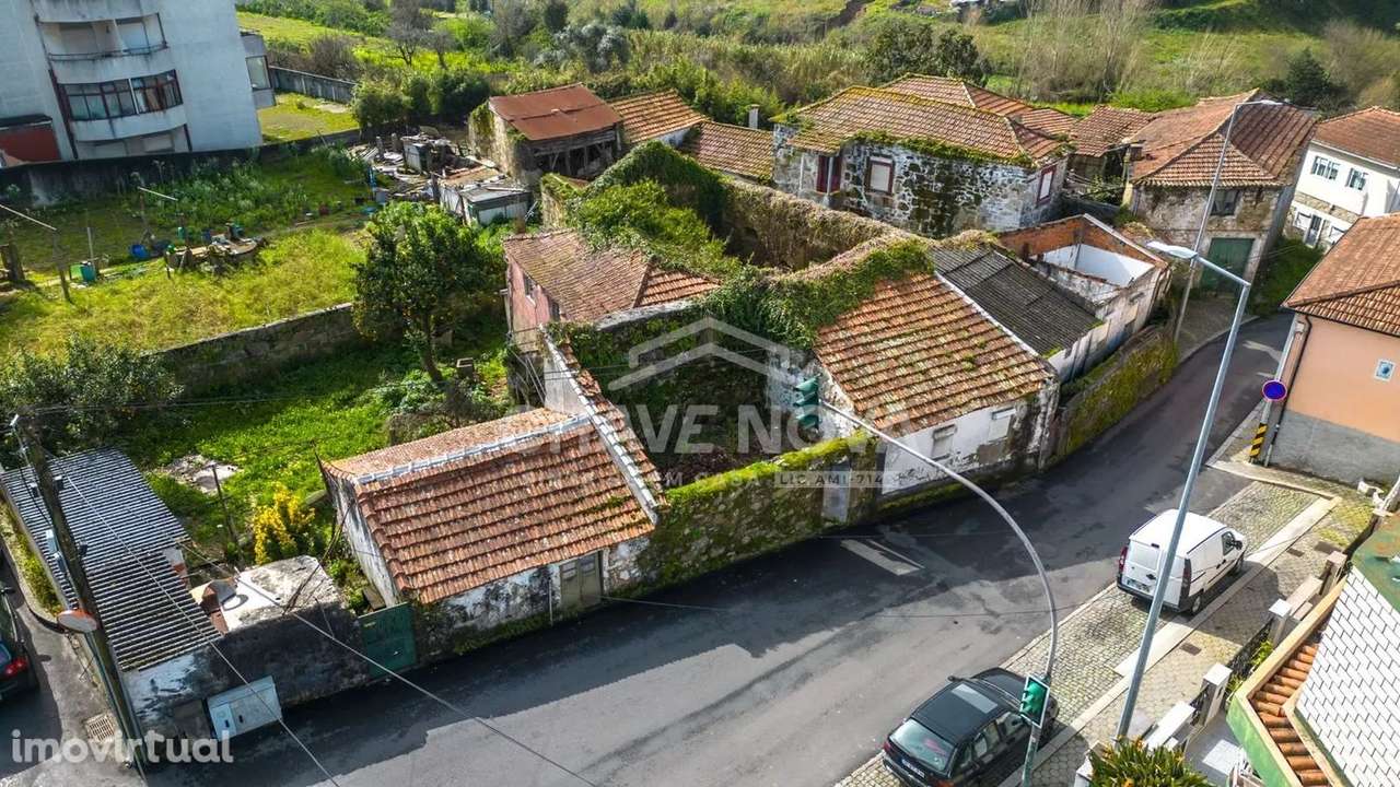 Conjunto 5 Moradias Para Recuperar em Oliveira do Douro - Grande imagem: 5/10