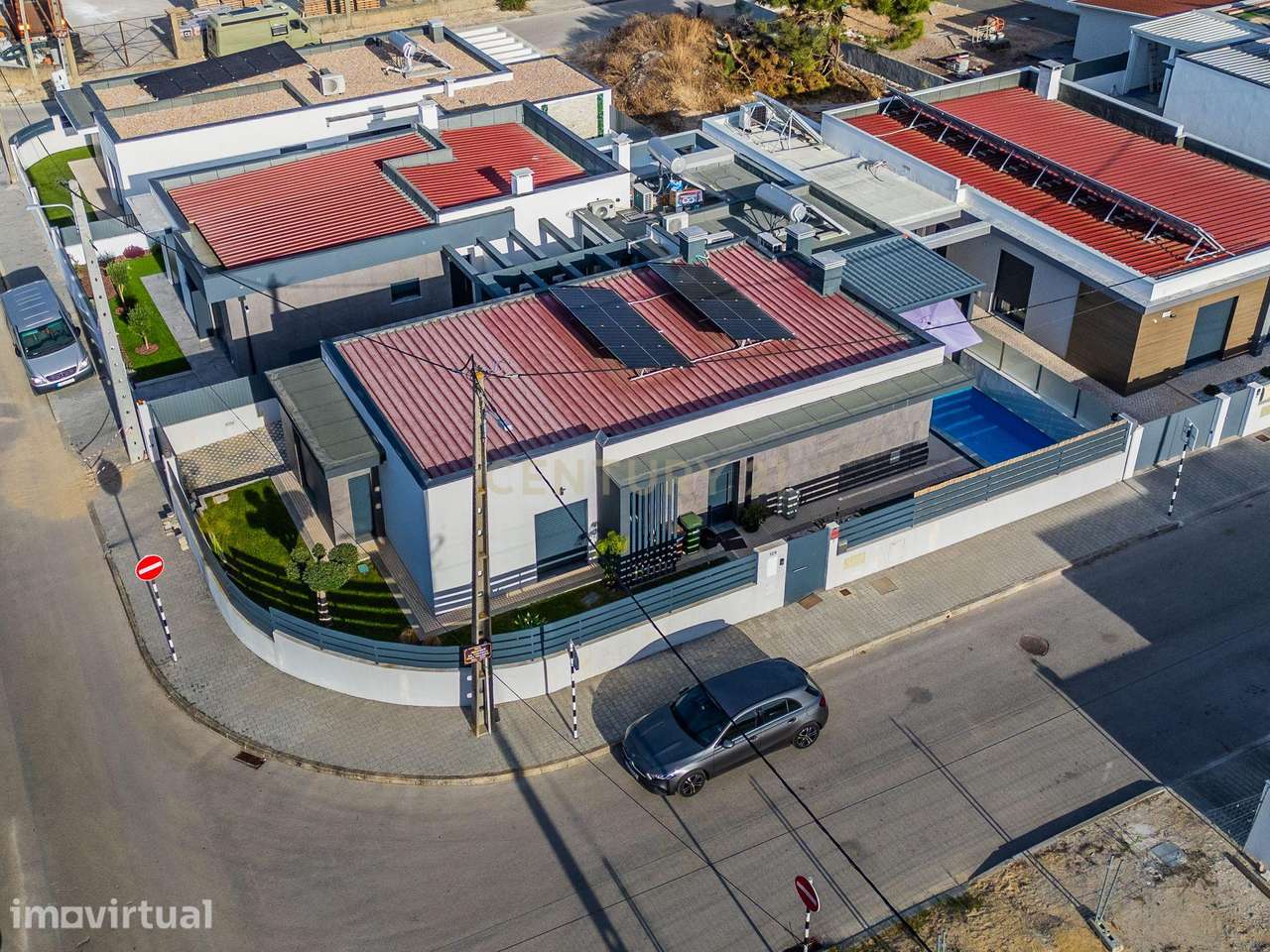 Moradia T3 Térrea de Gaveto com Piscina, Domótica e Espaço Exterior | - Grande imagem: 3/45