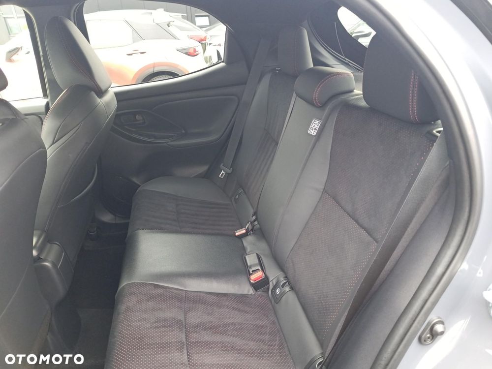Toyota Yaris Hybrid 1.5 GR Sport - 23