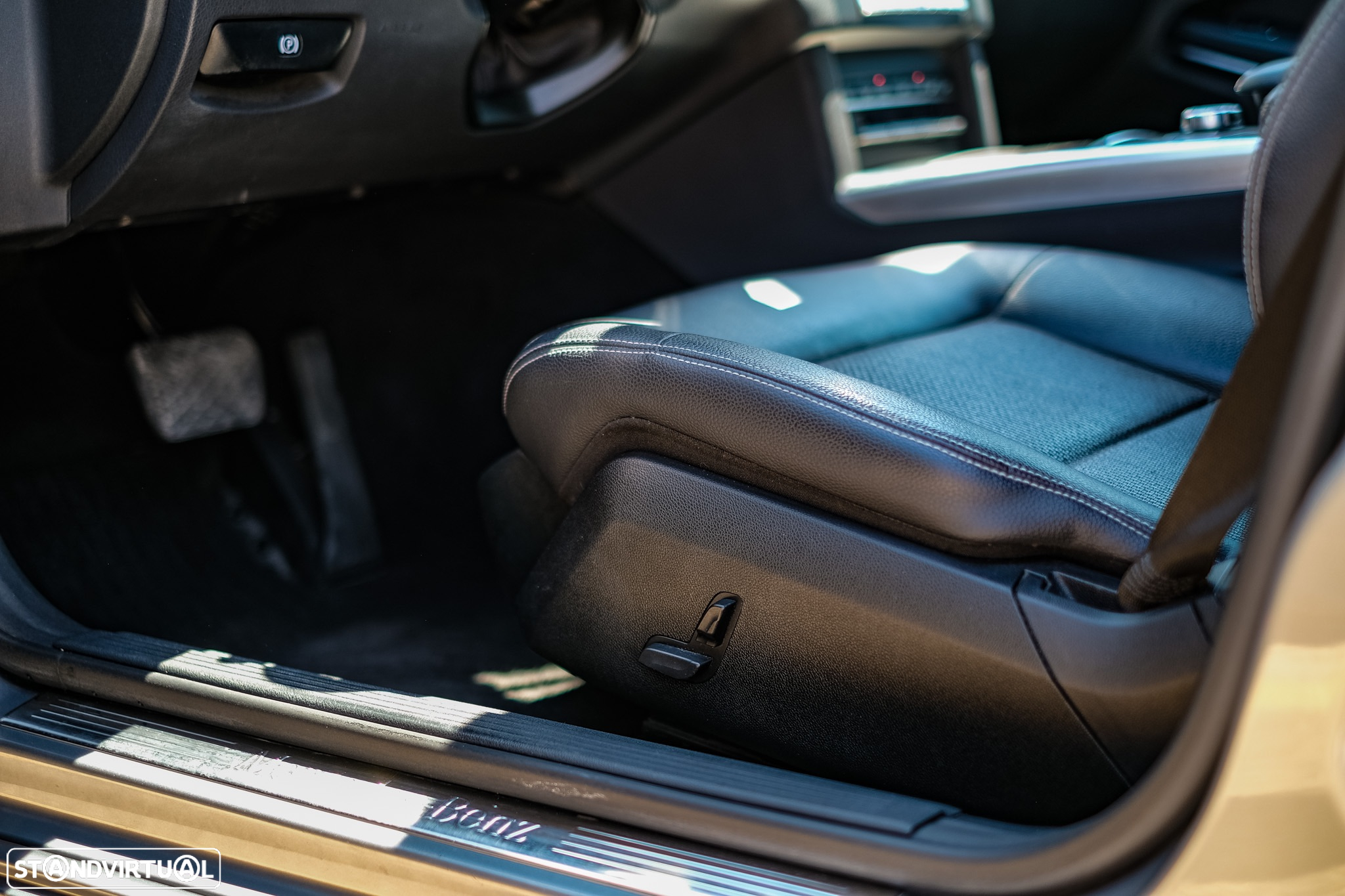 Mercedes-Benz E 220 CDi Executive BlueEfficiency Auto. - 26