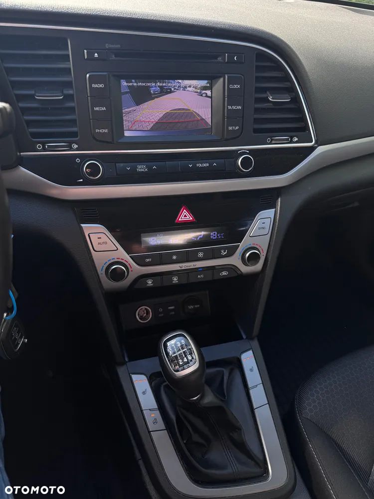 Hyundai Elantra 1.6 Comfort - 15