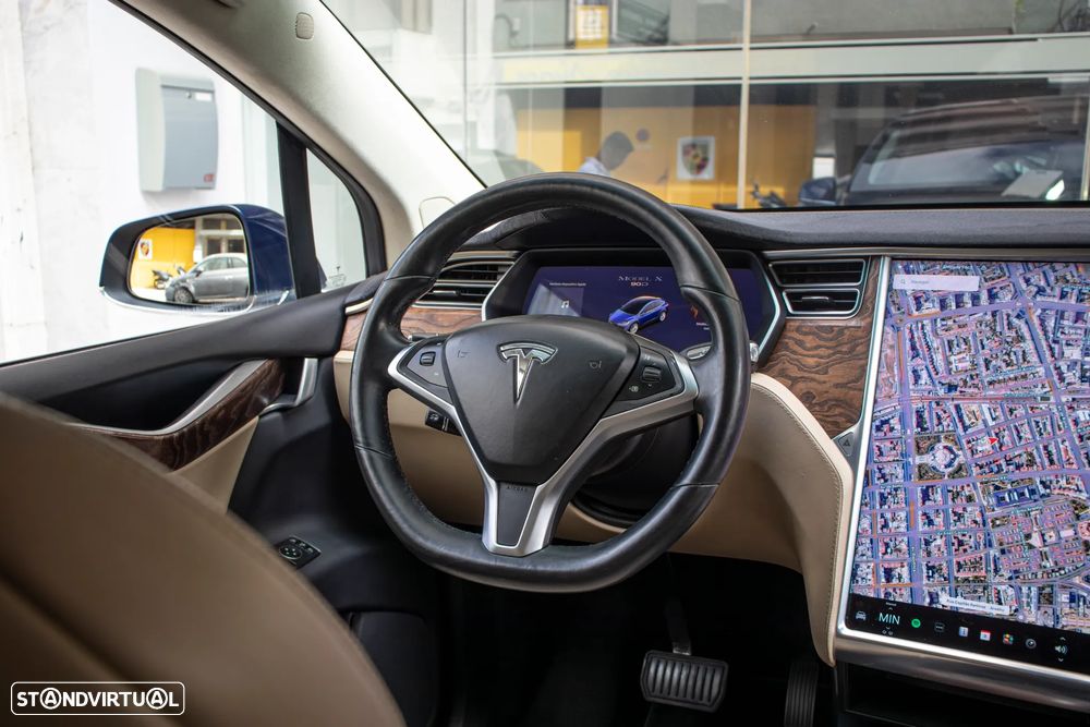 Tesla Model X 90D - 12