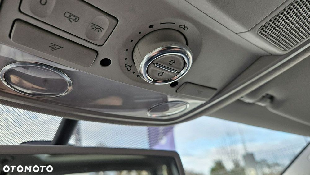 Volkswagen Touran 1.6 TDI DPF DSG Cup - 32