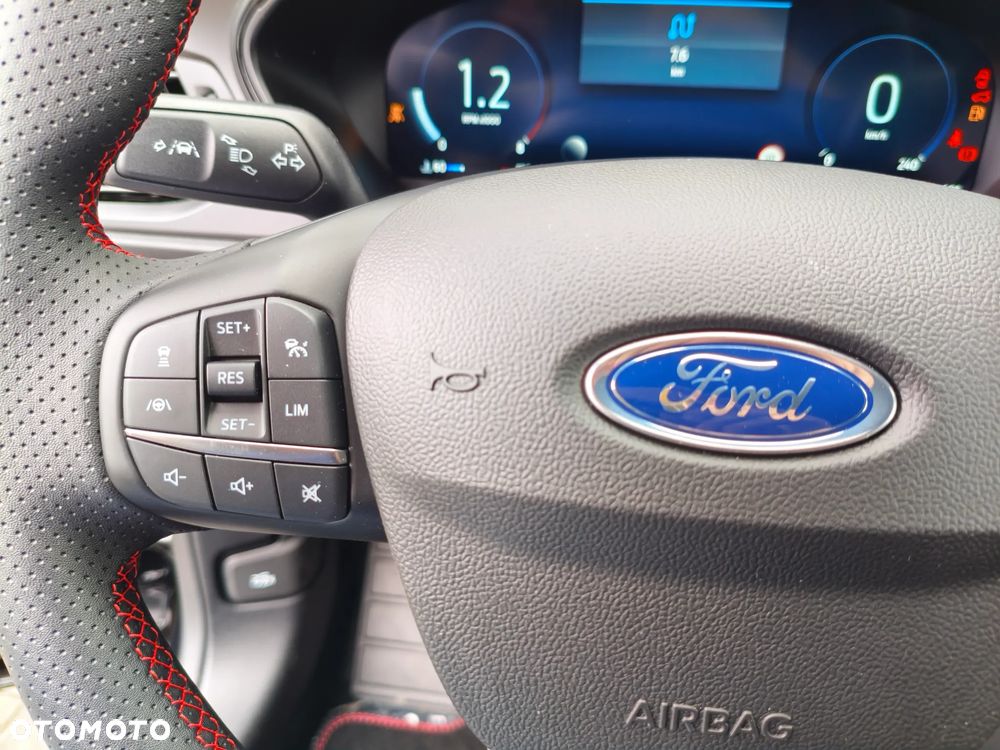 Ford Focus 1.0 EcoBoost mHEV ST-Line X - 18
