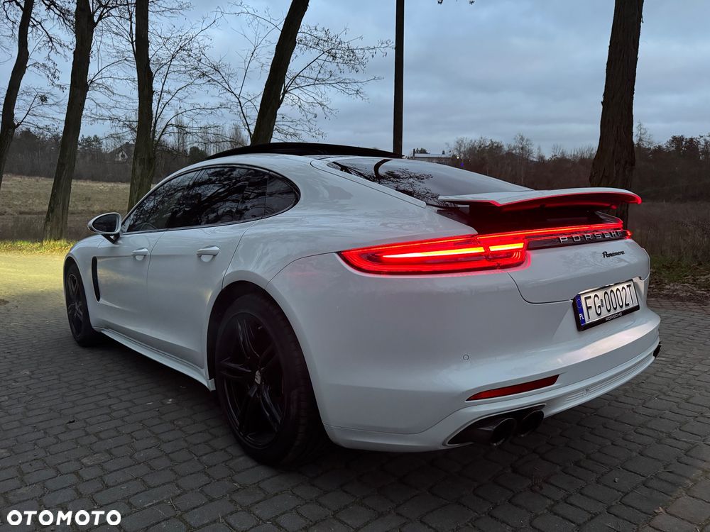Porsche Panamera - 8