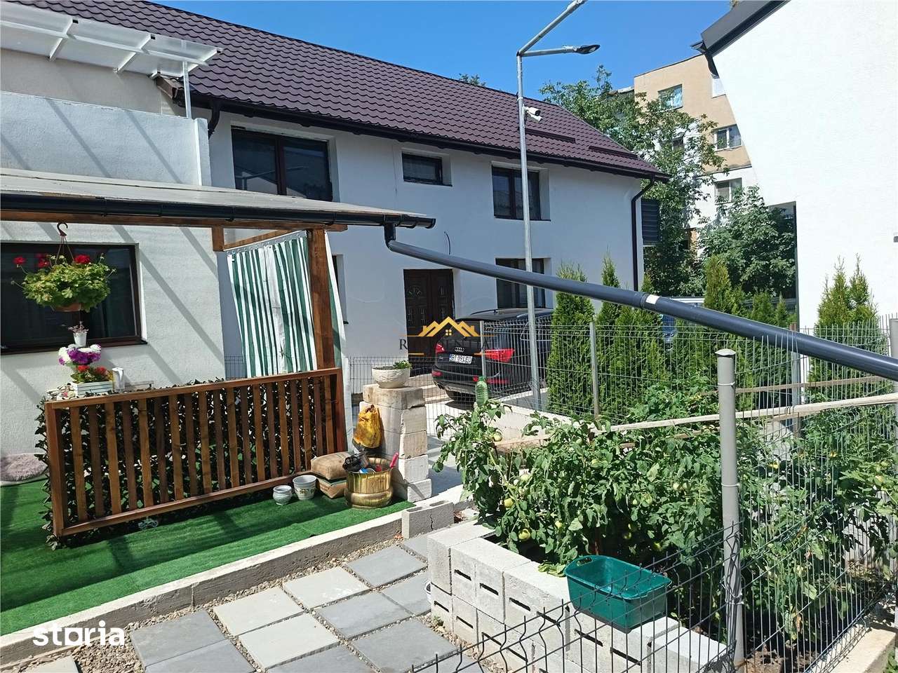 CASA CU ETAJ IN ORAS