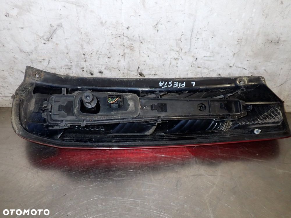 LAMPA LEWA TYLNA FORD FIESTA MK6 - 2