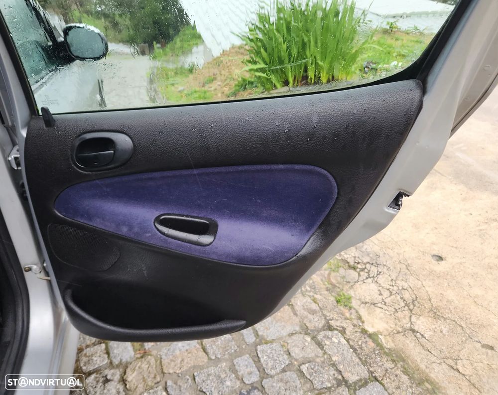 Peugeot 206 1.4 16V Black & Silver - 16