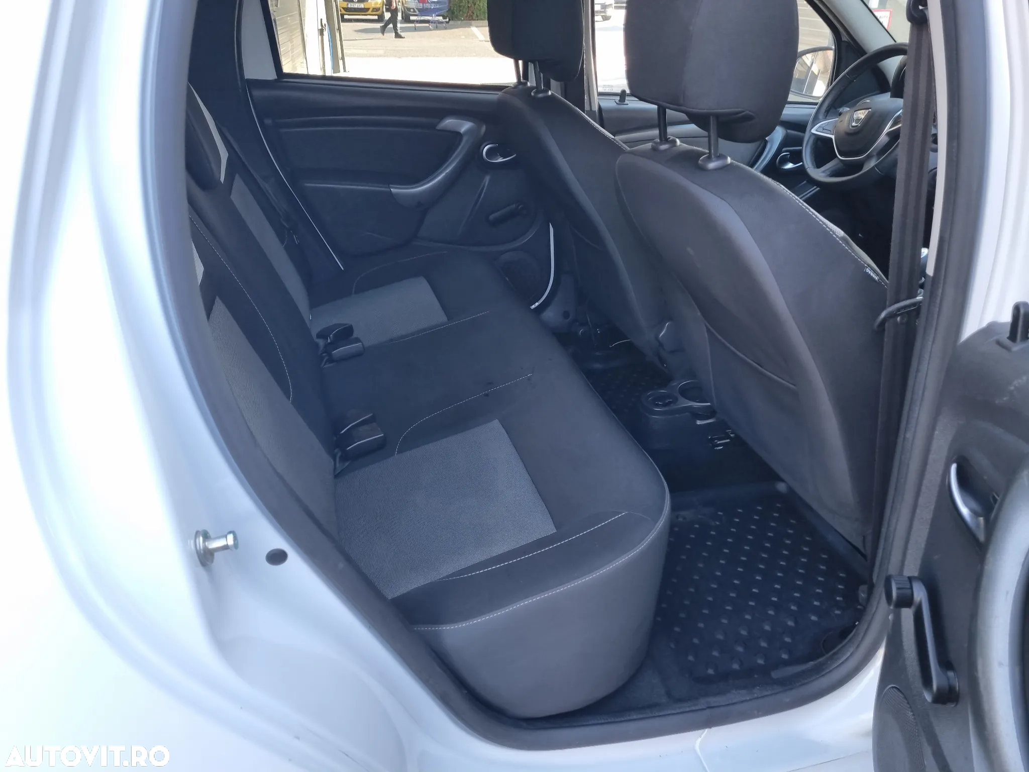 Dacia Duster 1.2 TCe 4x4 Laureate - 16