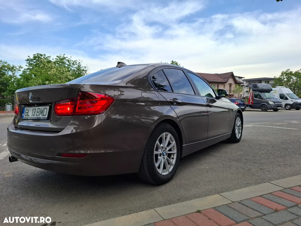 BMW Seria 3 318d Aut. Sport Line - 13