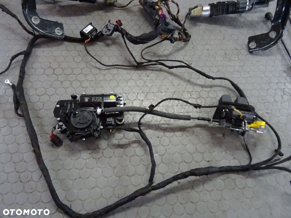 8W9827852A 4M0959107B zestaw klapy elektrycznej Audi A4 B9 kombi czesci - 6