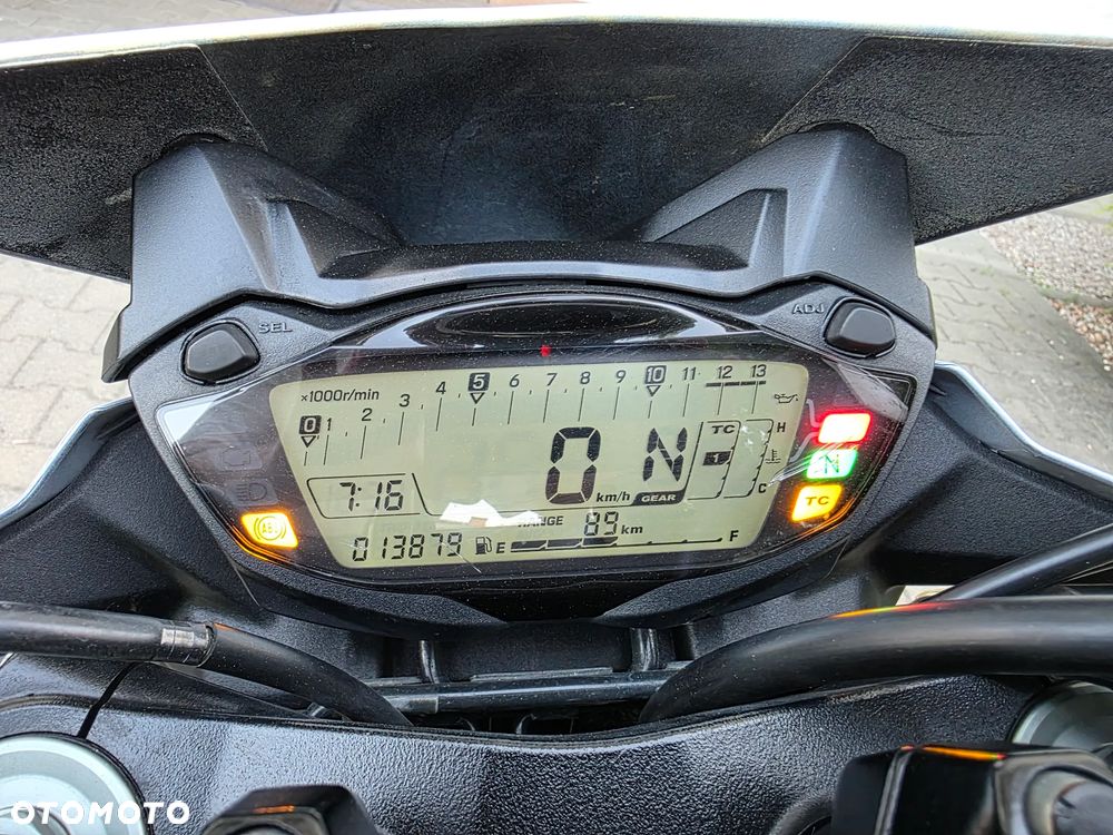 Suzuki GSX - 16