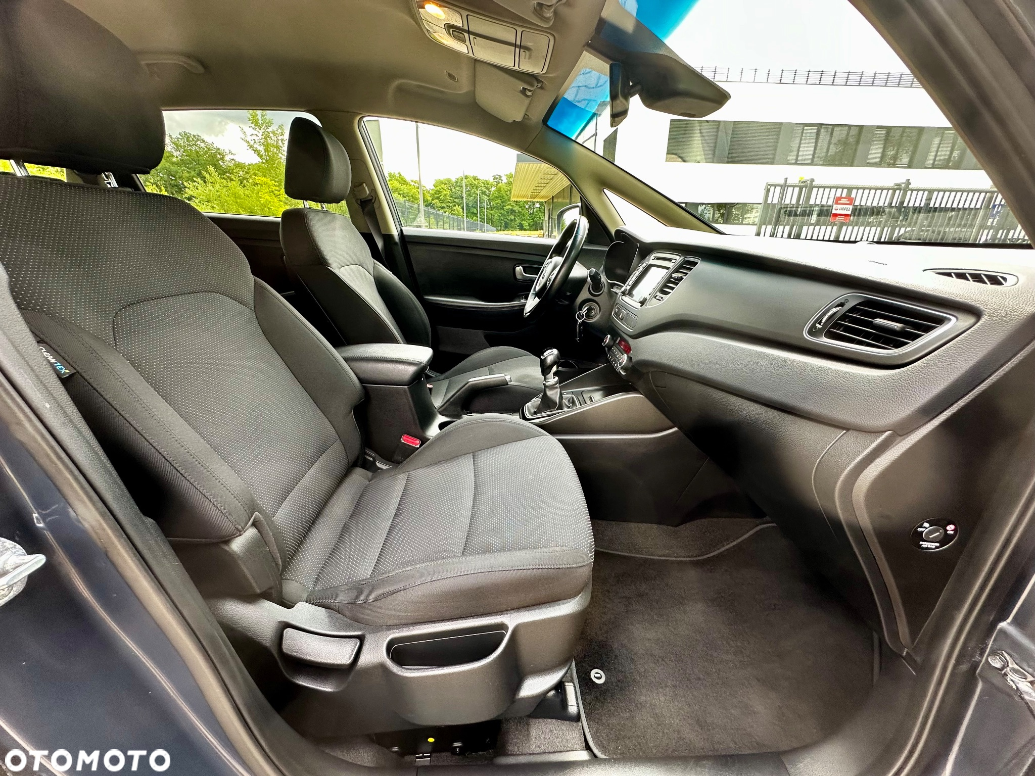 Kia Carens 1.7 CRDi 141 ISG UEFA EURO 2016 - 18