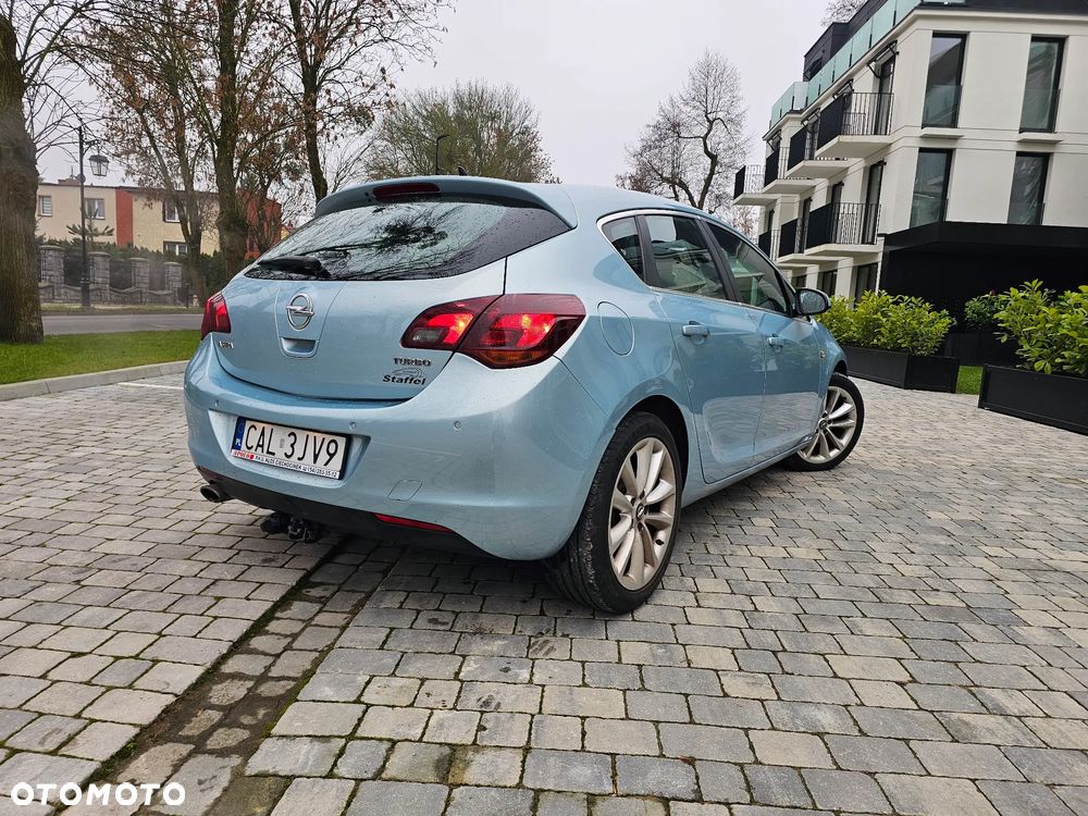 Opel Astra 1.6 T Cosmo - 4