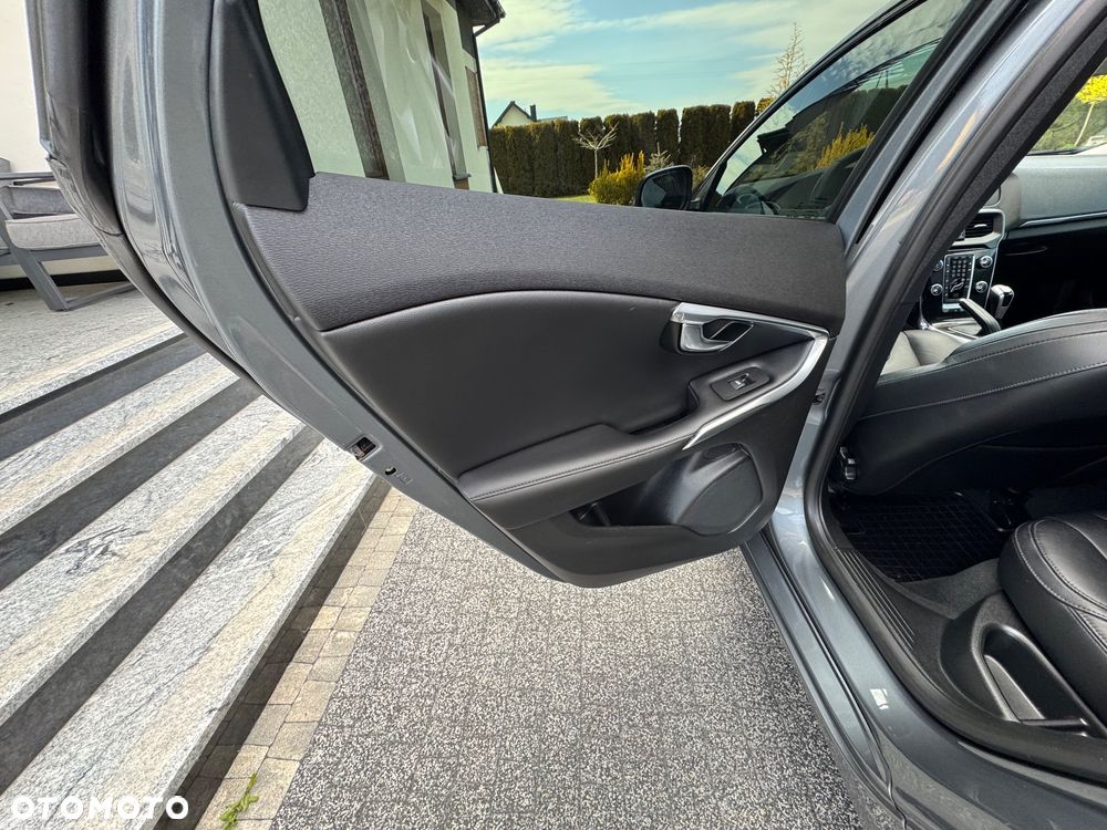 Volvo V40 D2 Summum - 15