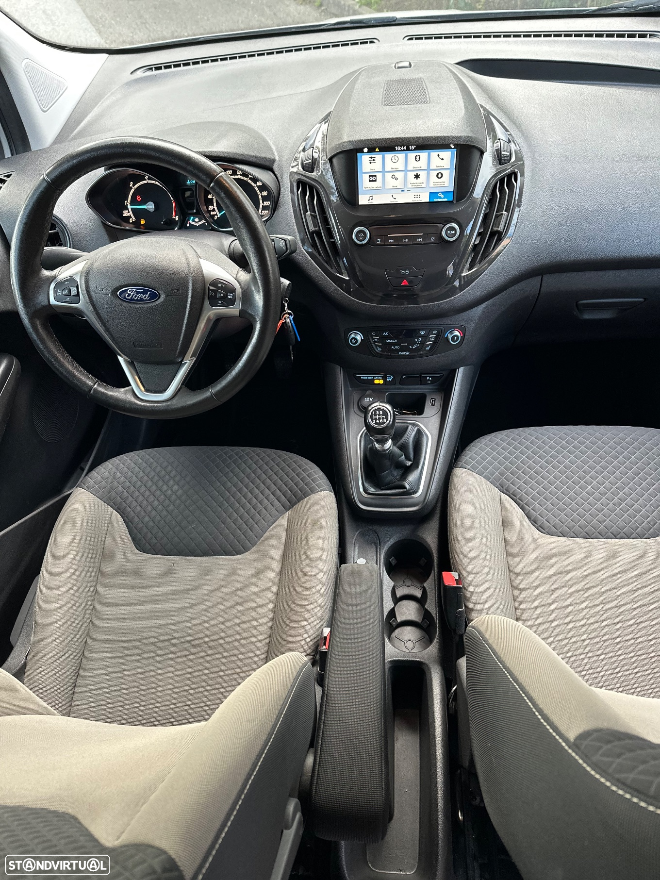 Ford Tourneo Courier 1.5 TDCi Titanium - 18