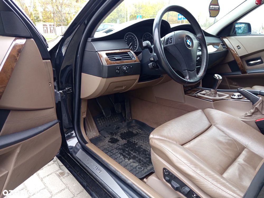 BMW Seria 5 525i - 28