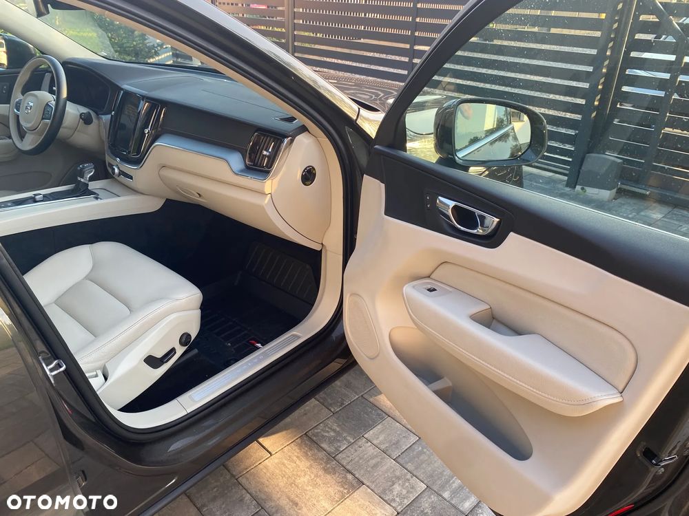 Volvo XC 60 D4 AWD Geartronic Momentum - 8