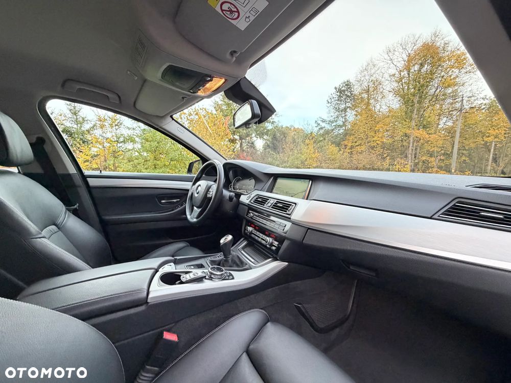 BMW Seria 5 528i Luxury Line - 28