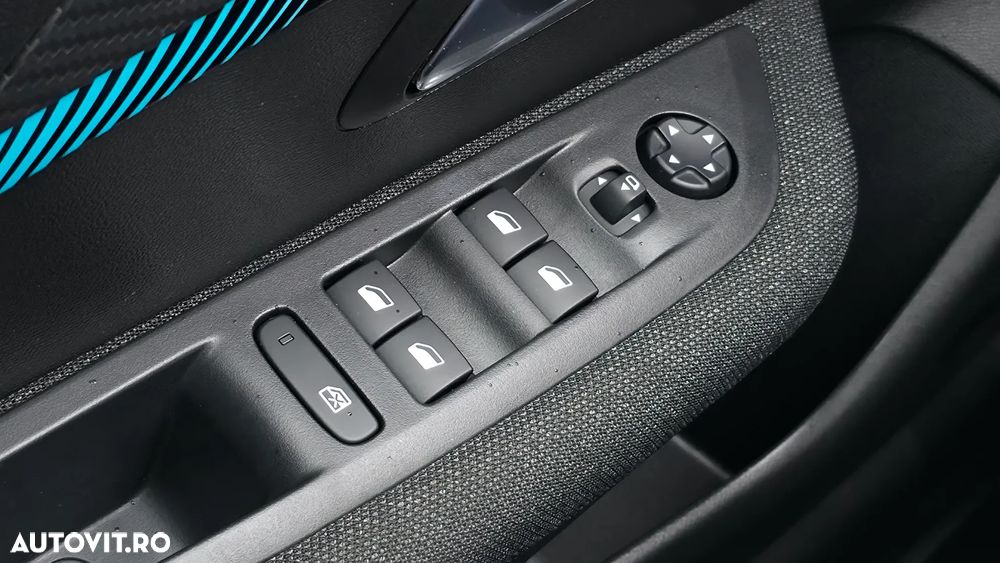 Peugeot 208 1.2 L PureTech STT EAT8 Allure Pack - 29