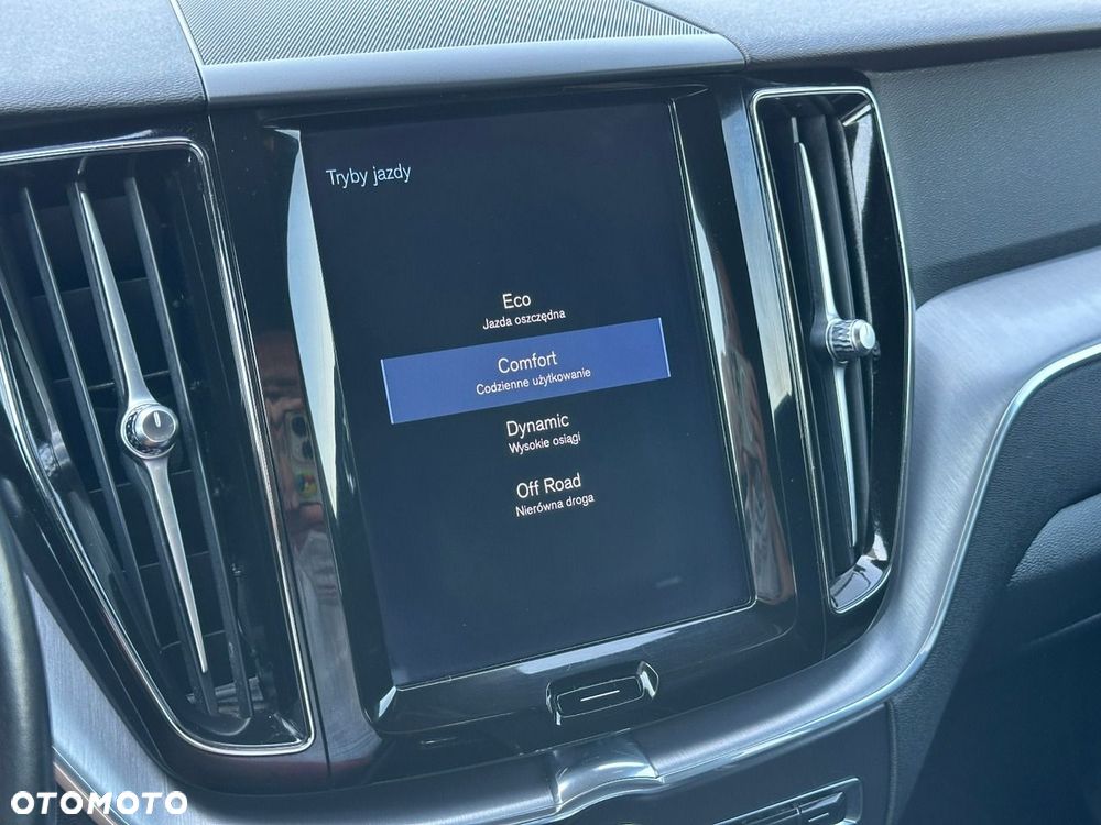 Volvo XC 60 B4 D AWD Geartronic Momentum Pro - 23
