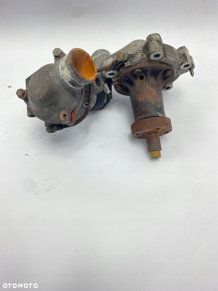 POMPA WODY OBUDOWA TERMOSTATU MERCEDES W123 W126 R107 280 M110 1102010701 - 1