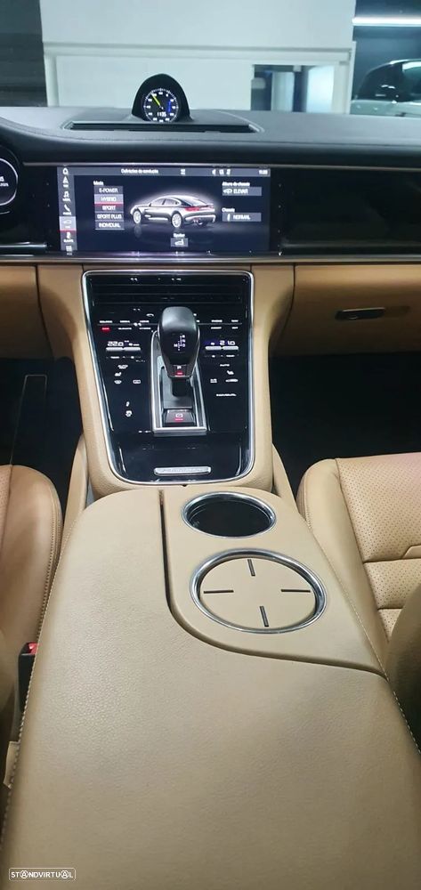 Porsche Panamera 4 E-Hybrid - 28