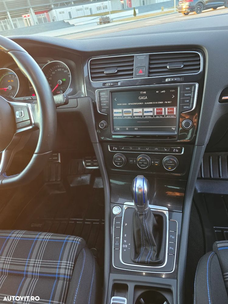 Volkswagen Golf - 12