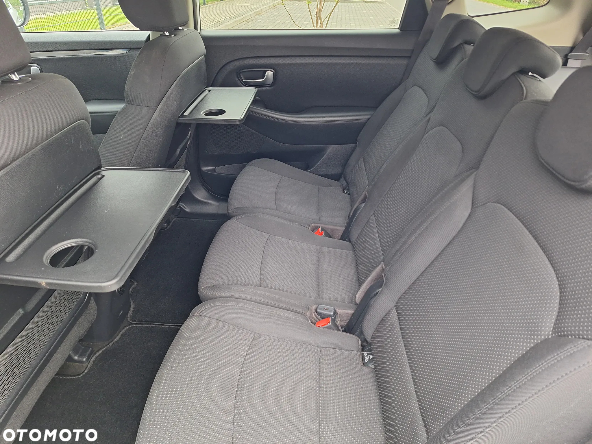 Kia Carens - 25