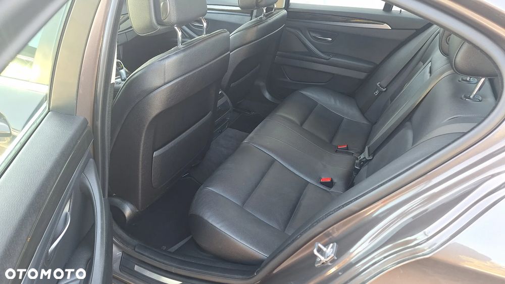 BMW Seria 5 528i Sport-Aut Luxury Line - 12